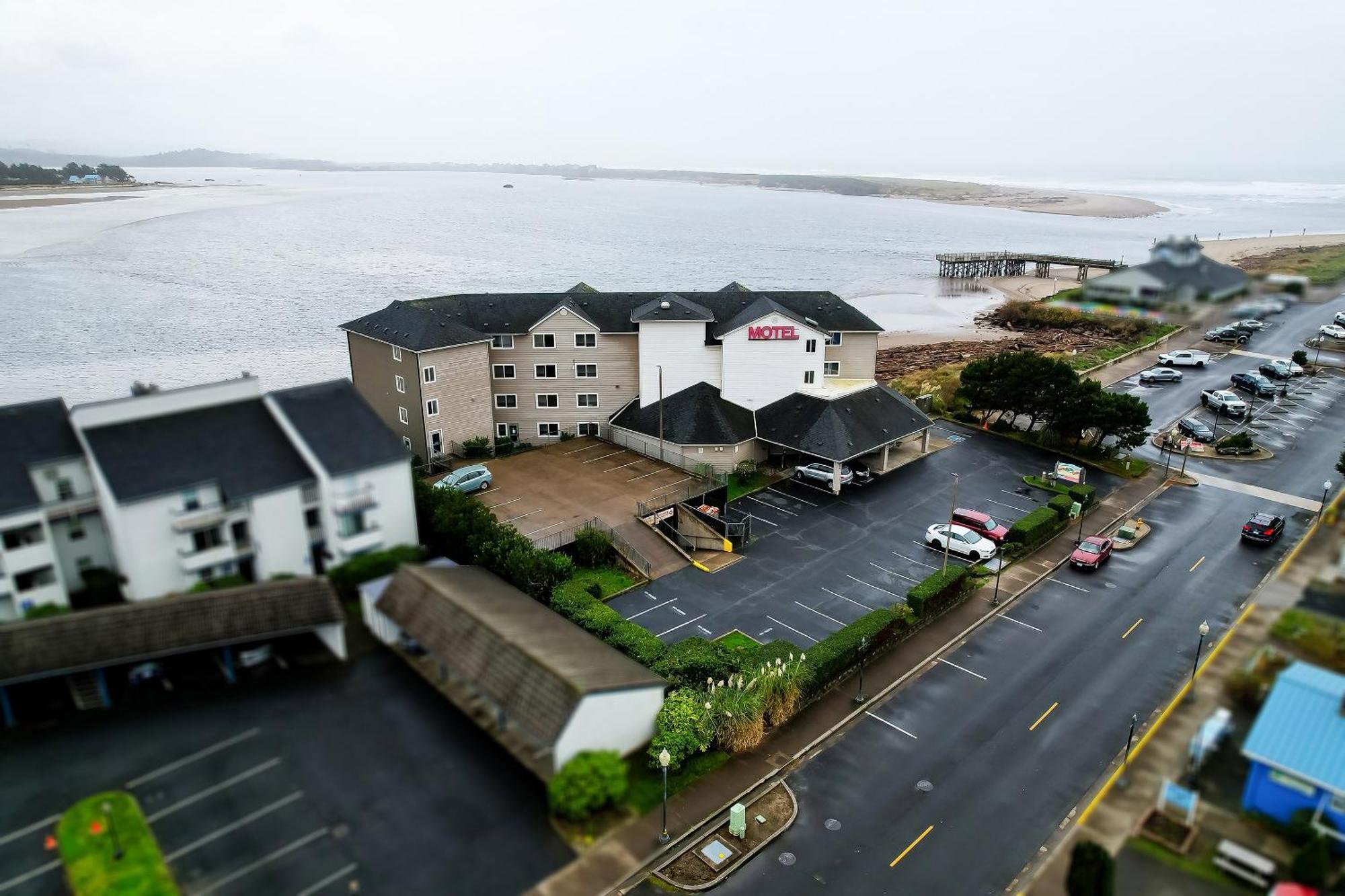 Siletz Bay Beachfront Hotel By Oyo Lincoln City Exterior foto