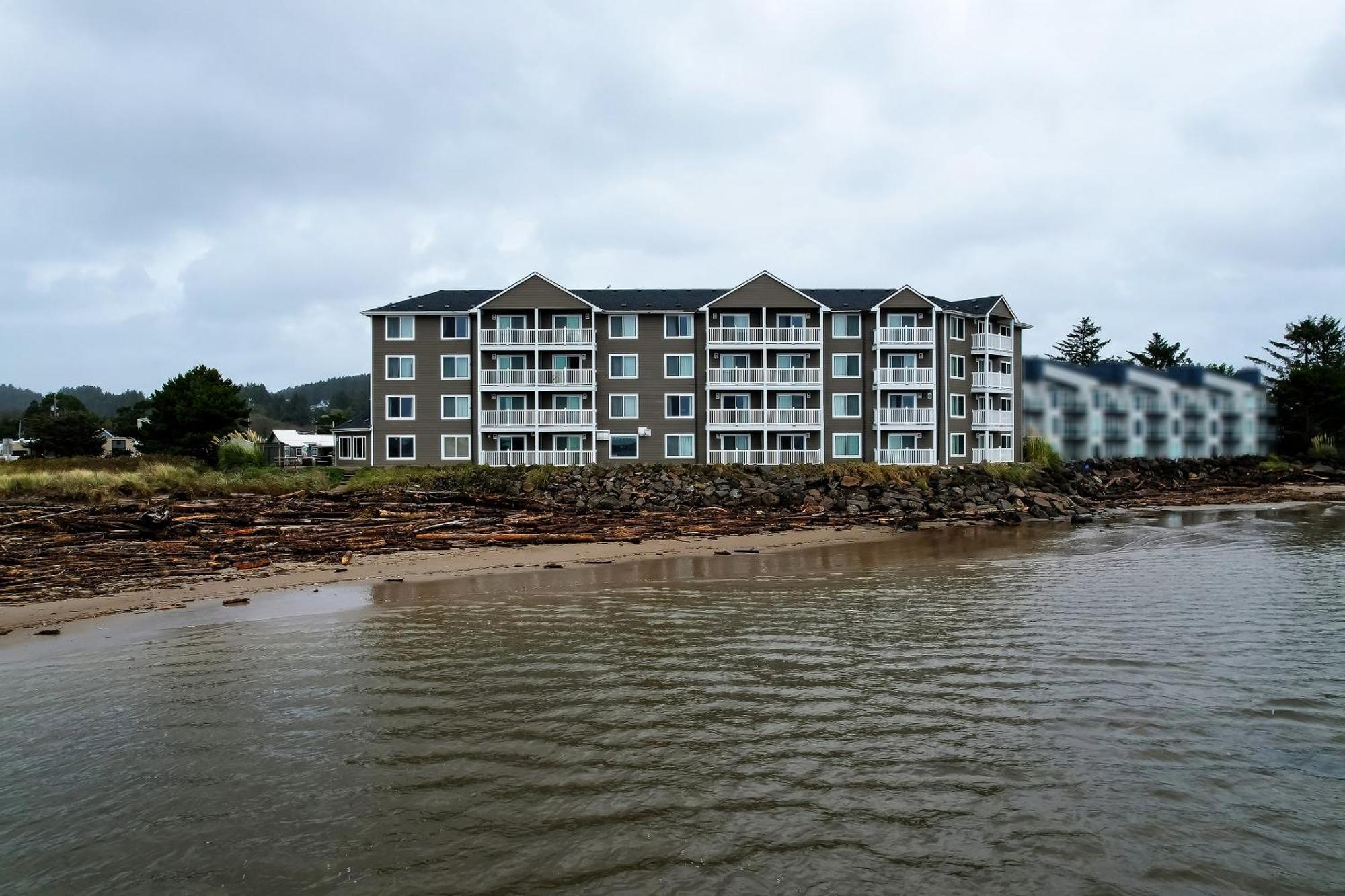 Siletz Bay Beachfront Hotel By Oyo Lincoln City Exterior foto